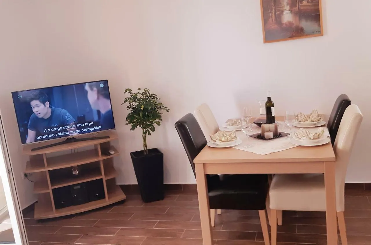Apartmani Lili Sukošan بيت ضيافة