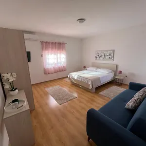 Pensjonat Sobe Lea, Sukošan